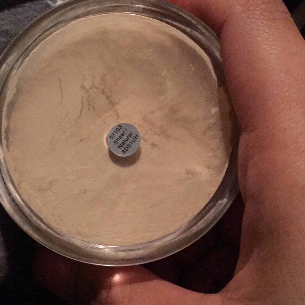 Setting powder makeup
